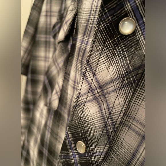 Vintage Wrangler western fashion with pearl snaps. - Picture 2 of 5